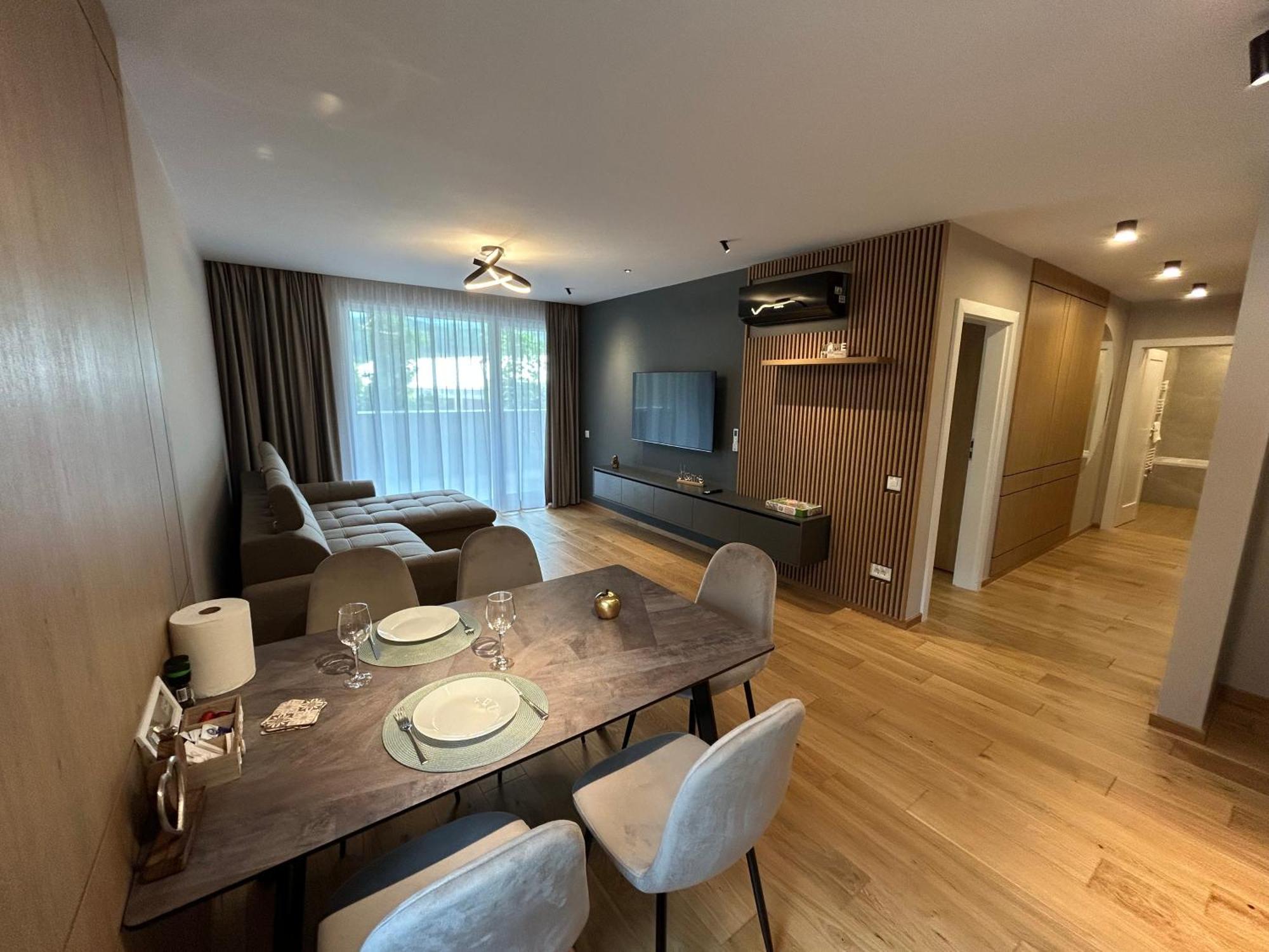 B-Holiday Luxury Apartments Urban Plaza Braşov Eksteriør bilde